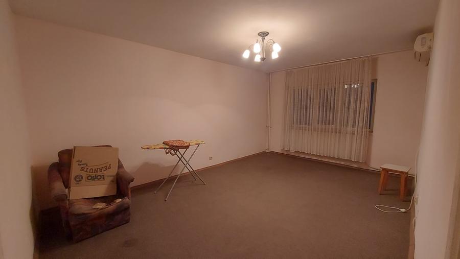Apartament cu 3 camere decomandat în