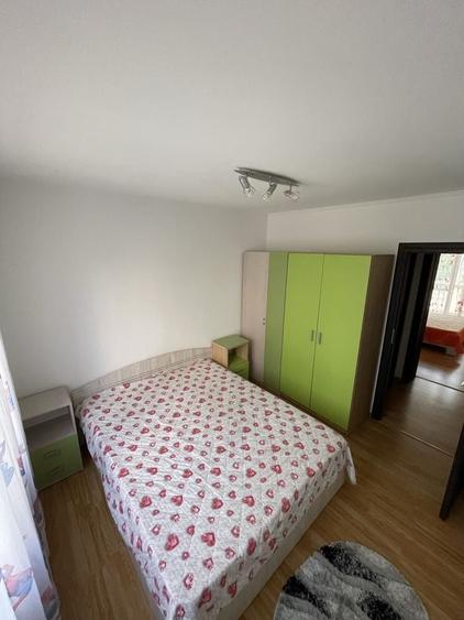 Apartament cu 3 camere decomandat în Exterior Vest