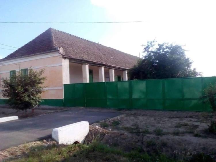 Casă cu 4 camere cu Canalizare în Tomnatic