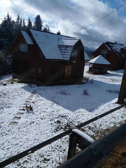 Casă cu 4 camere cu Teren 2100 Mp în Poiana Stampei