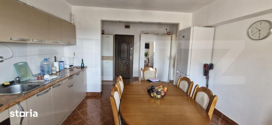 Apartament cu 3 camere în Micro 12