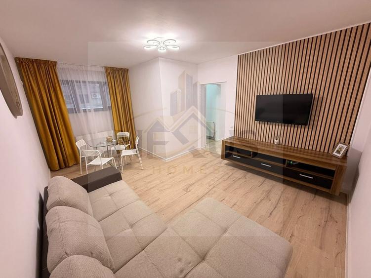 Apartament cu 2 camere semidecomandat, mobilat în Sud