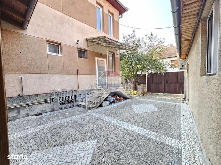 Casă cu 4 camere în Central