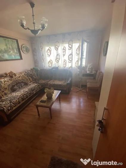 Apartament cu 2 camere semidecomandat, mobilat în Central