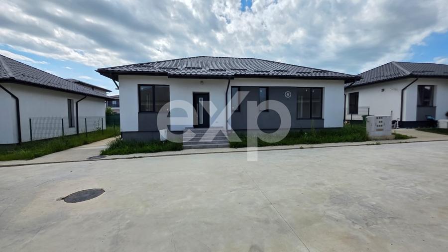 Casă individuală cu 4 camere cu Teren 300 Mp în Tunari