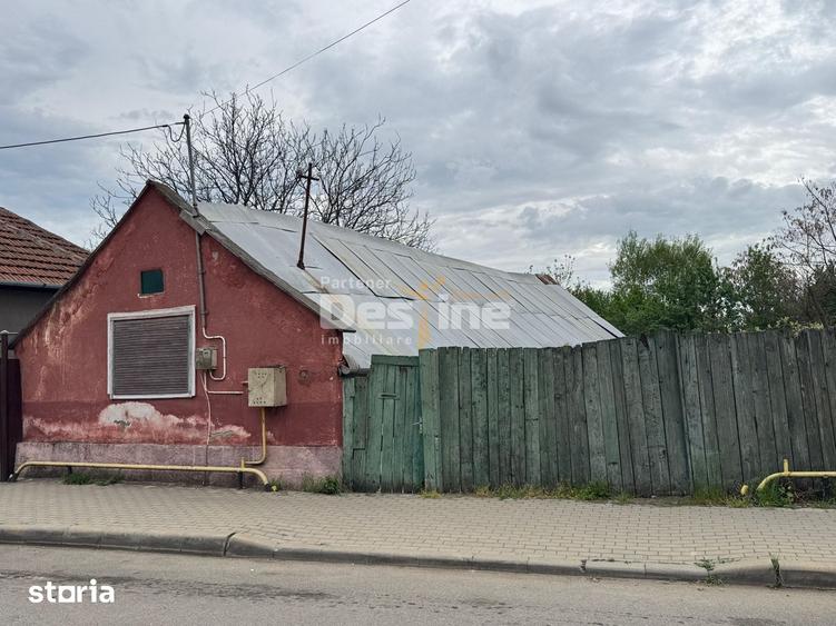 Casă cu 3 camere cu Teren 580 Mp în Central