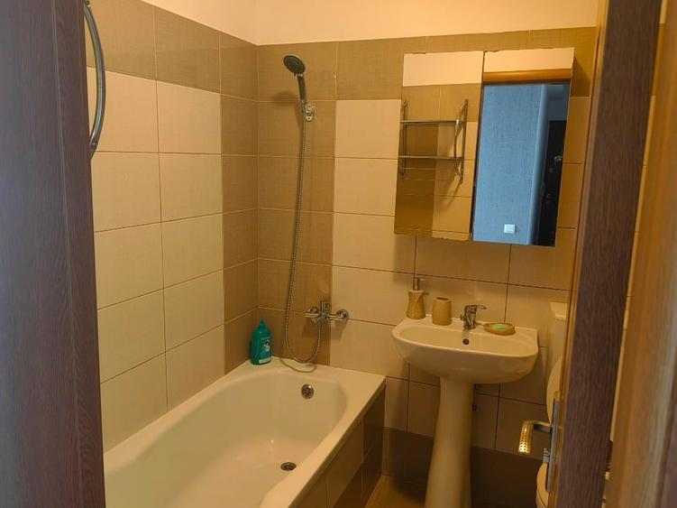Apartament cu 2 camere semidecomandat, mobilat în Apărătorii Patriei