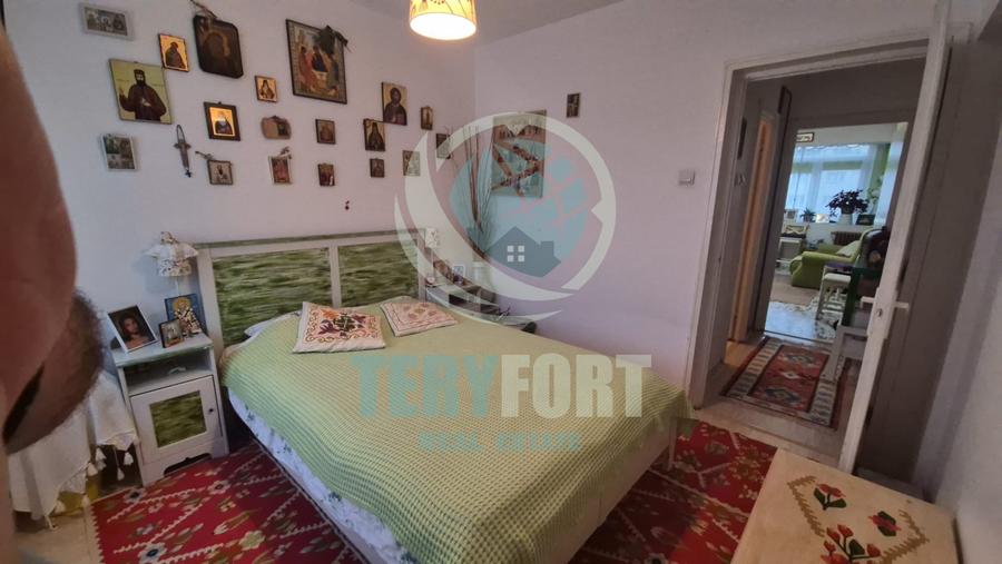 Apartament cu 3 camere semidecomandat, mobilat în Ștefan cel Mare