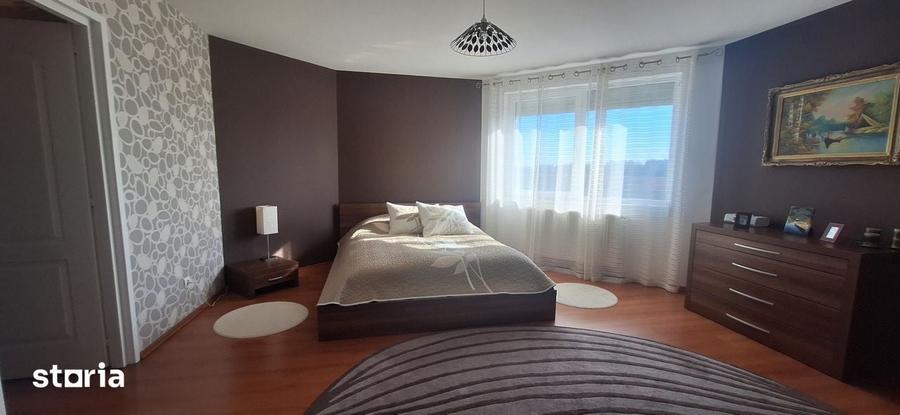 Casă cu 5 camere cu Teren 3100 Mp în Sud