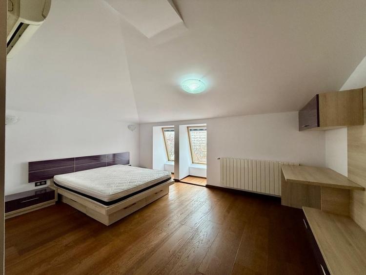 Penthouse cu 4 camere decomandat în Aviatorilor
