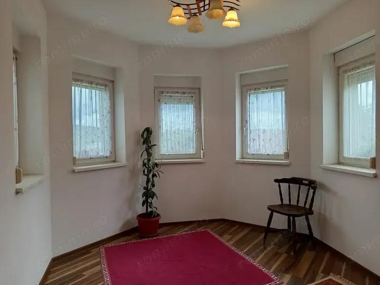 Casă cu 6 camere cu Teren 642 Mp în Mintia