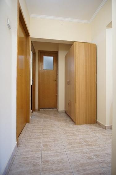 Apartament cu 3 camere decomandat, mobilat în Vitan Mall