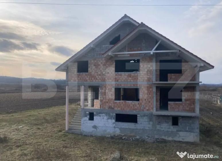 Casă cu 7 camere cu Teren 1106 Mp în Dej