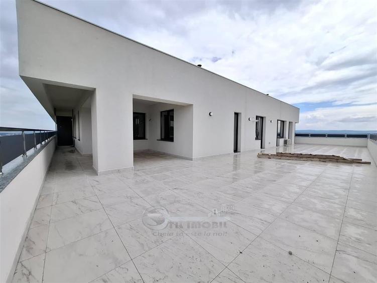 Penthouse cu 3 camere decomandat în Galata