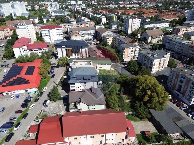 Birou, de 1,100 mp, în Central