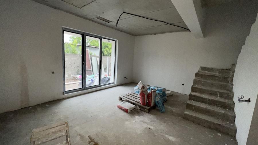 Duplex cu 4 camere cu Canalizare în Chiajna