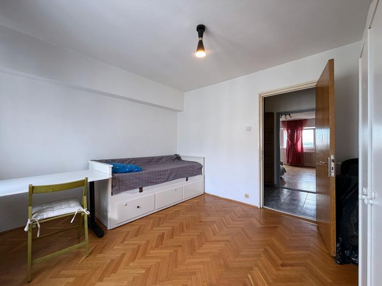Apartament cu 4 camere decomandat, mobilat în Turda