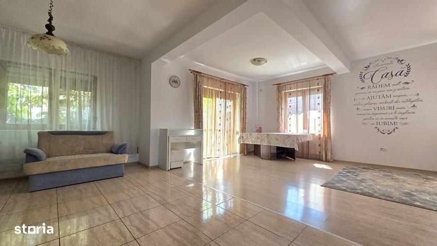 Casă cu 4 camere în Lazu