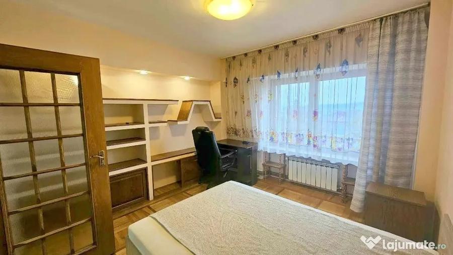 Apartament cu 3 camere decomandat în Independenței