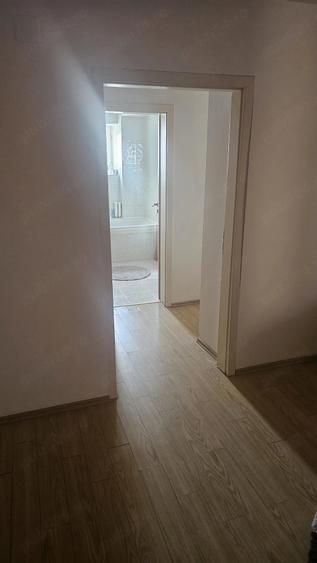 Apartament cu 3 camere decomandat în 1 Decembrie