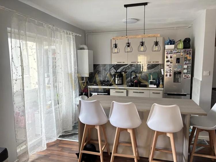 Apartament cu 3 camere semidecomandat, mobilat în Florești
