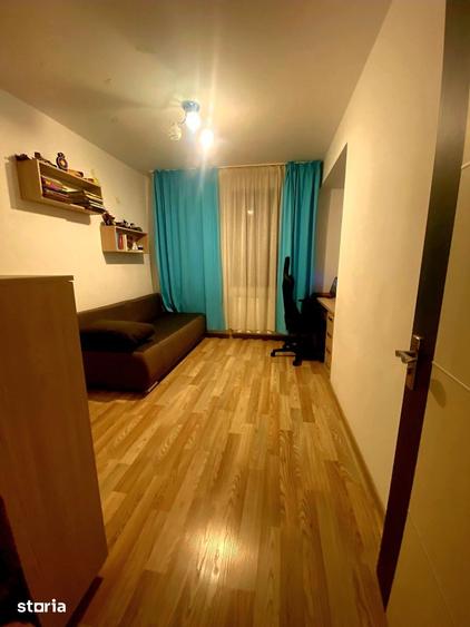 Apartament cu 3 camere decomandat în 13 Decembrie