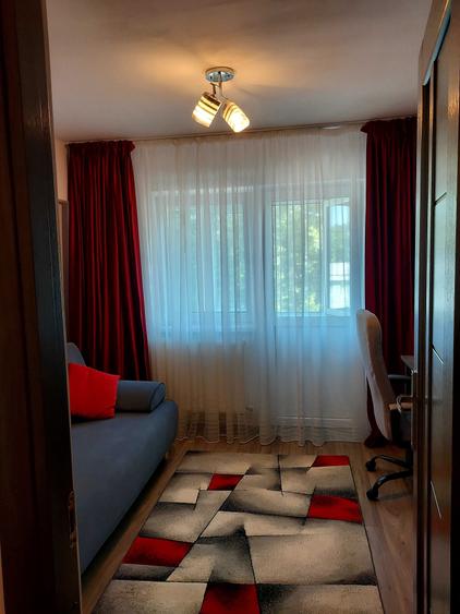 Apartament cu 4 camere decomandat în Ultracentral