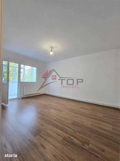 Apartament cu 4 camere decomandat în Dacia
