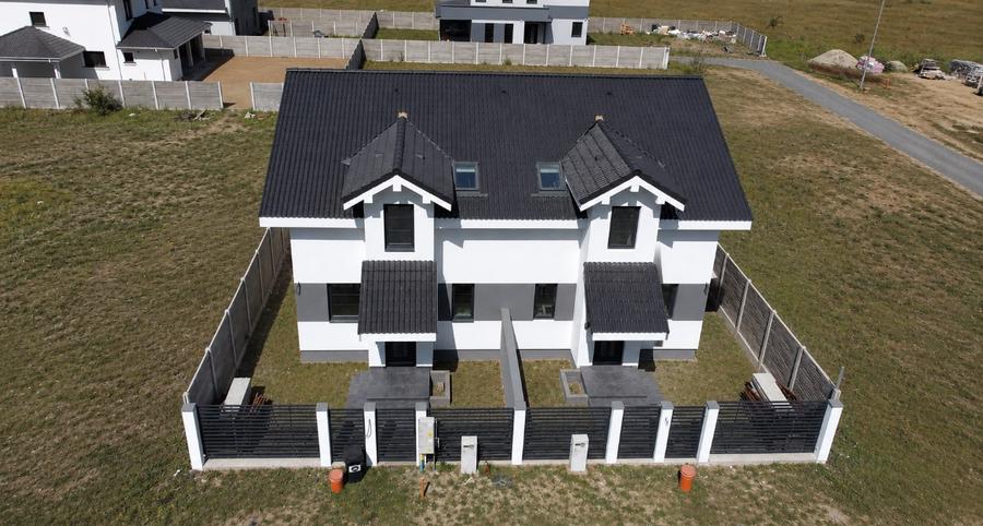 Duplex cu 4 camere cu Canalizare în Moșnița Nouă