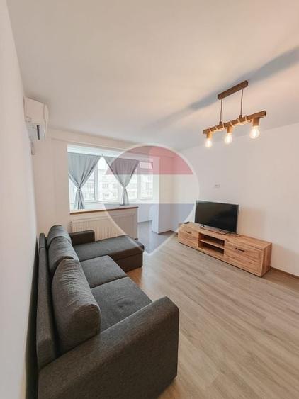 Apartament cu 2 camere semidecomandat, mobilat în Bd. Coșbuc