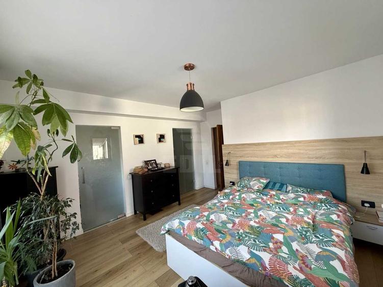 Duplex cu 5 camere cu Canalizare în Florești