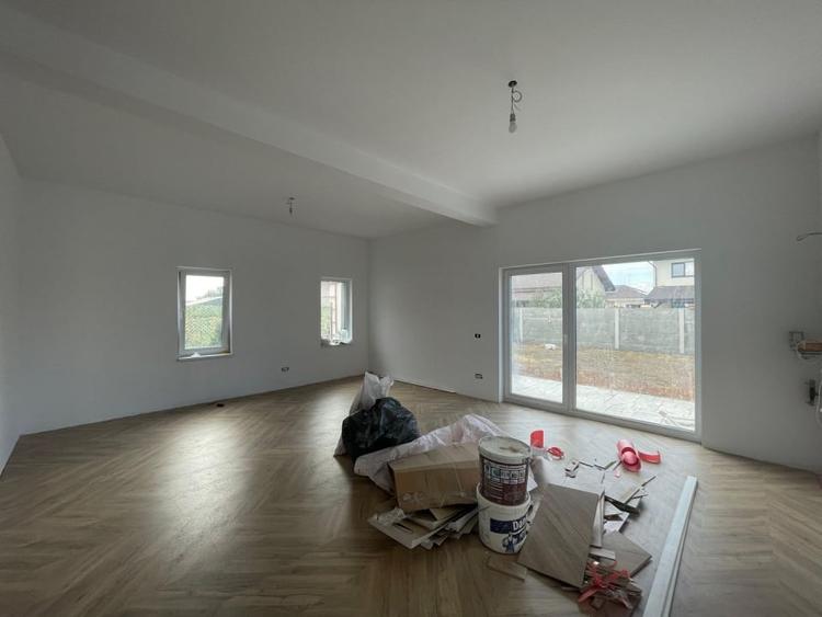 Duplex cu 4 camere cu Teren 375 Mp în Urseni