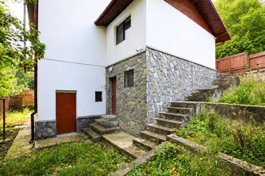 Casă individuală cu 3 camere cu Teren 332 Mp în Castelul Peleș
