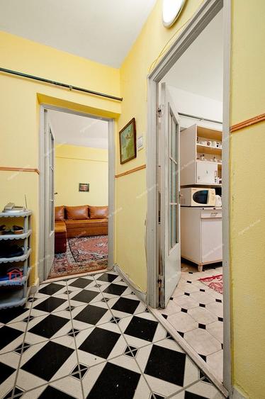 Apartament cu 3 camere decomandat, mobilat în