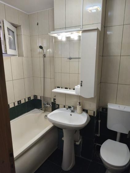 Apartament cu 2 camere semidecomandat în Podu Roș
