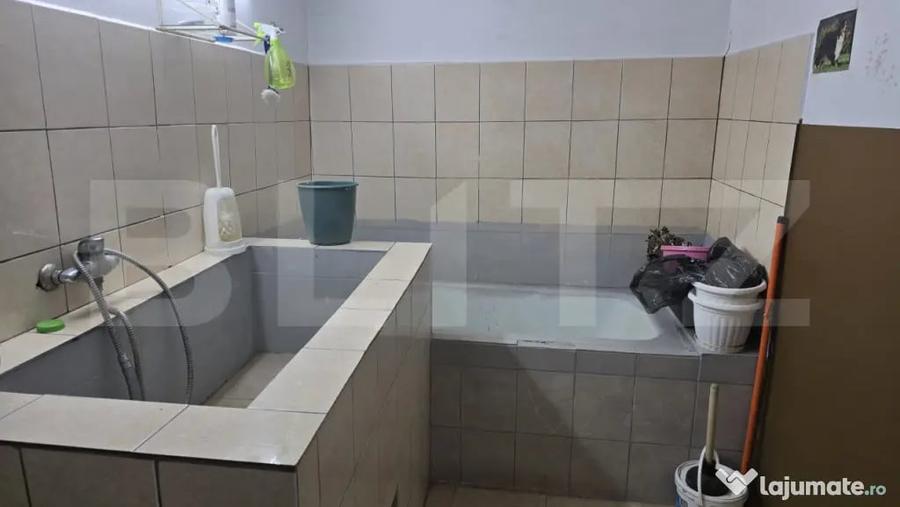 Casă cu 6 camere cu Teren 444 Mp în Nord