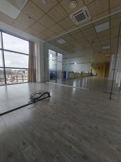 Birou, de 120 mp, în P-ța Unirii