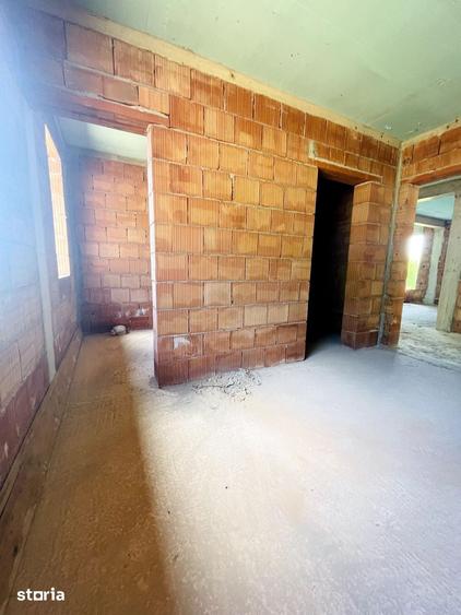 Casă cu 4 camere cu Teren 2776 Mp în Hidiș