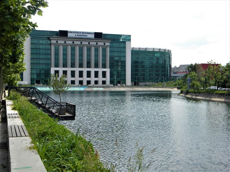 Apartament cu 3 camere decomandat în Splaiul Unirii