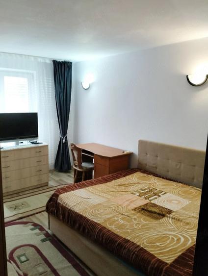 Apartament cu 3 camere semidecomandat în Rahova