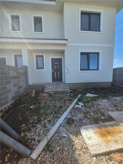 Duplex cu 4 camere cu Canalizare în Moșnița Nouă