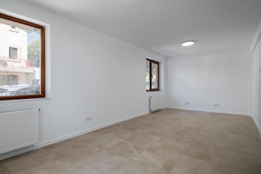 Duplex cu 7 camere cu Canalizare în Otopeni