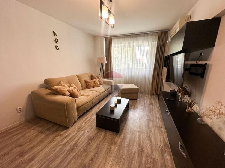 Apartament cu 3 camere decomandat, mobilat în Apărătorii Patriei