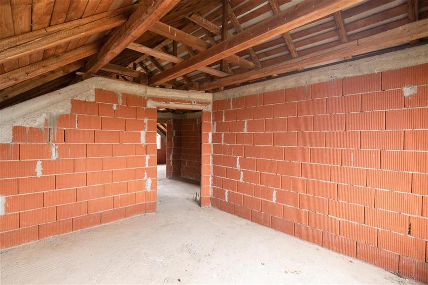 Casă individuală cu 5 camere cu Teren 752 Mp în Oșorhei