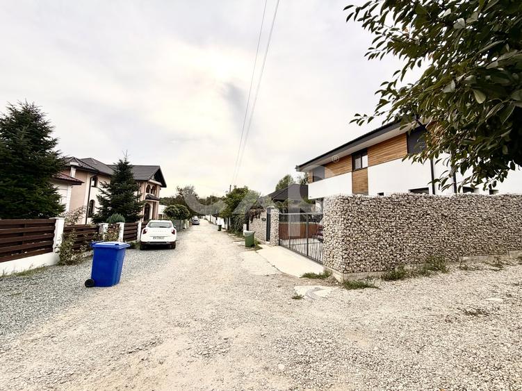 Teren Construcții intravilan de 4670 mp, în Vest