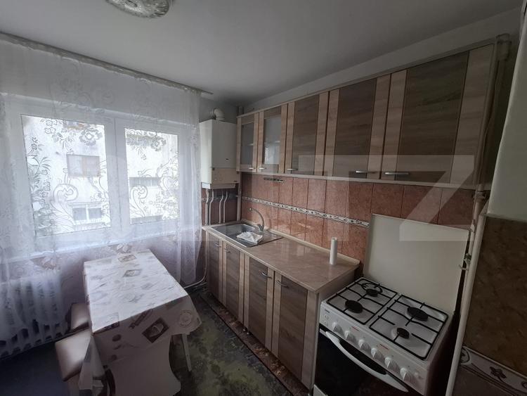 Apartament cu 2 camere semidecomandat, mobilat în Micro 16