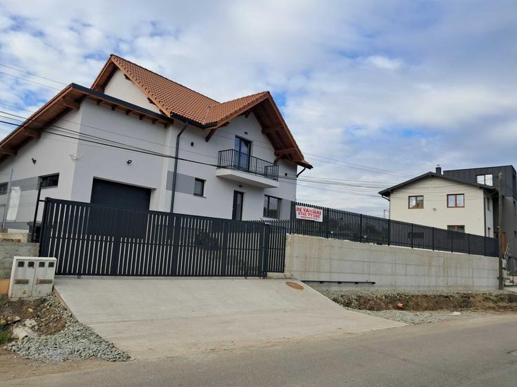 Casă cu 4 camere în Popești