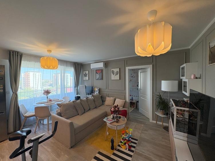 Apartament cu 3 camere semidecomandat, mobilat în Aradului