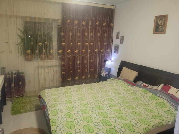 Apartament cu 3 camere decomandat în Lacul Tei