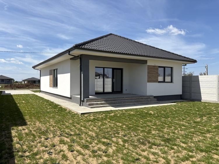 Casă cu 4 camere cu Teren 553 Mp în Sântandrei